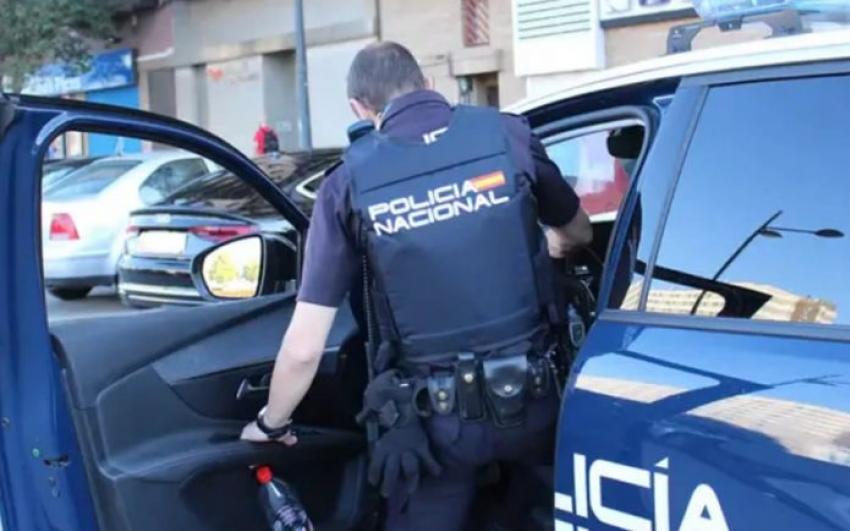 Hero Sevilla cops save the life of a one-year-old girl in a critical condition