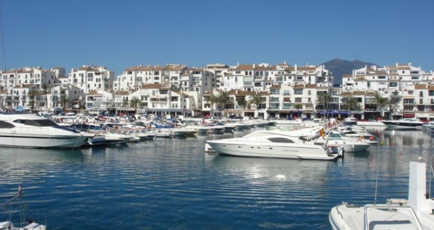 PUERTO BANUS EN LA NOCHE